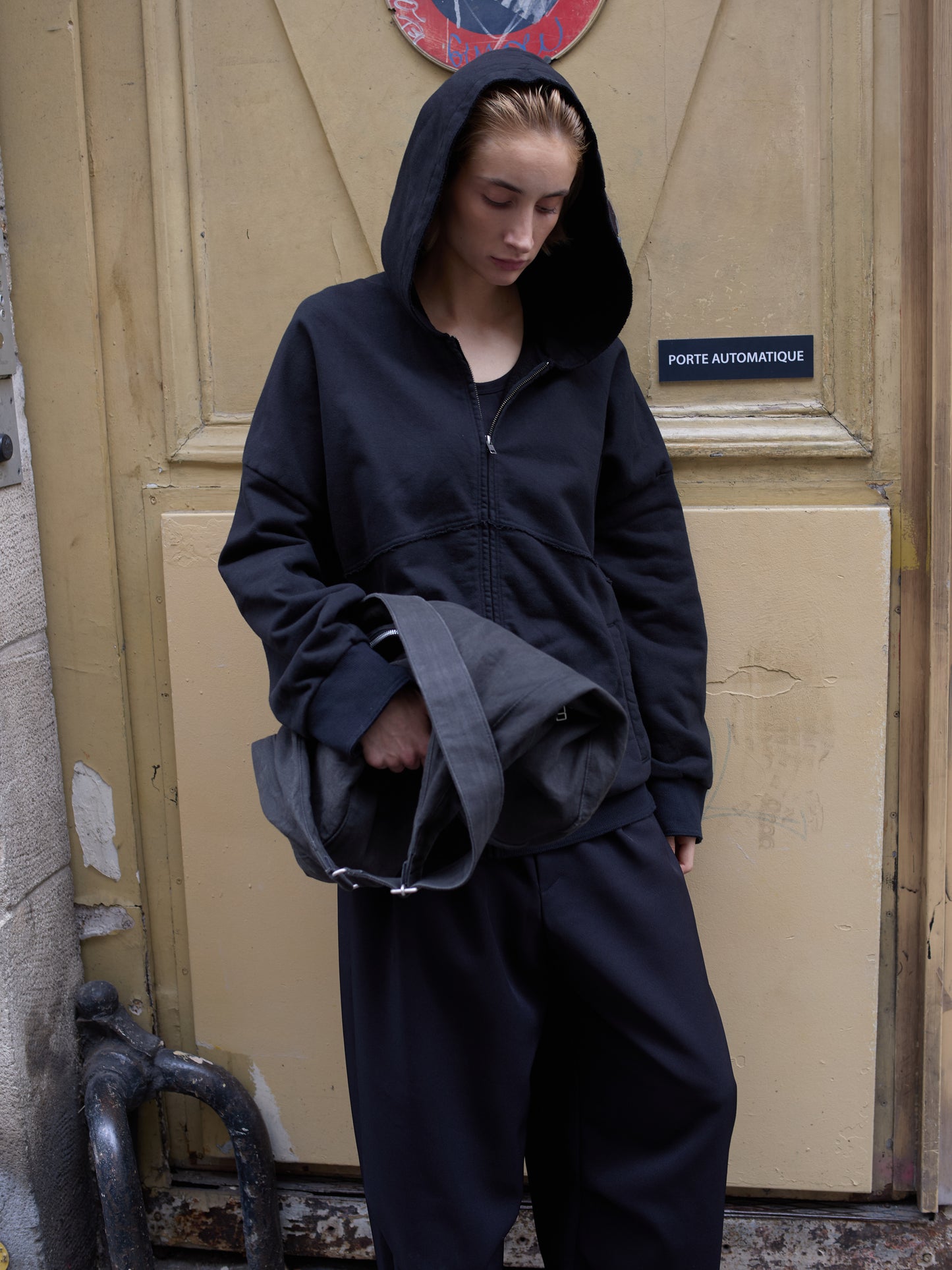 CUT OFF ZIP HOODIE - WASHED BLACK