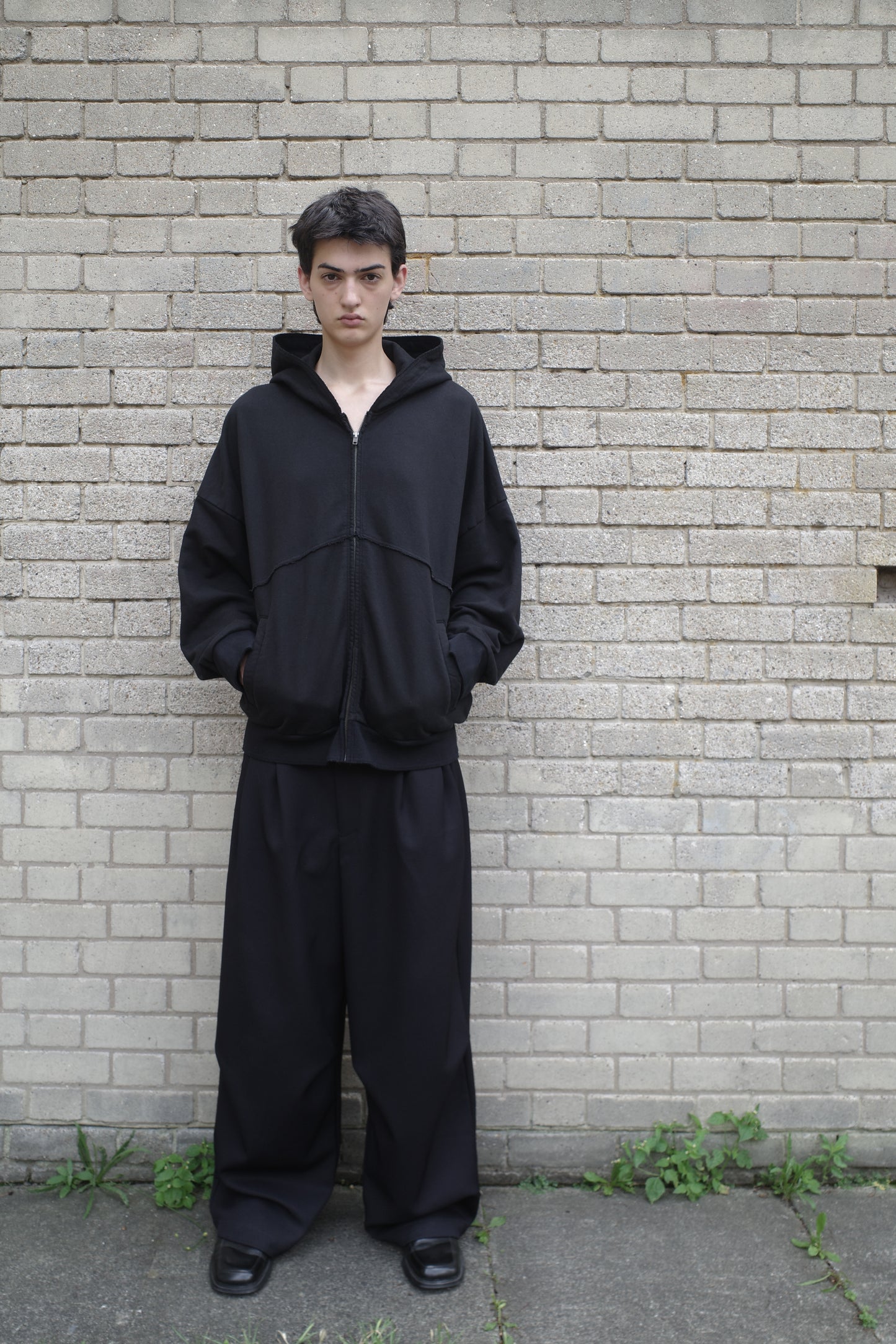 CUT OFF ZIP HOODIE - WASHED BLACK