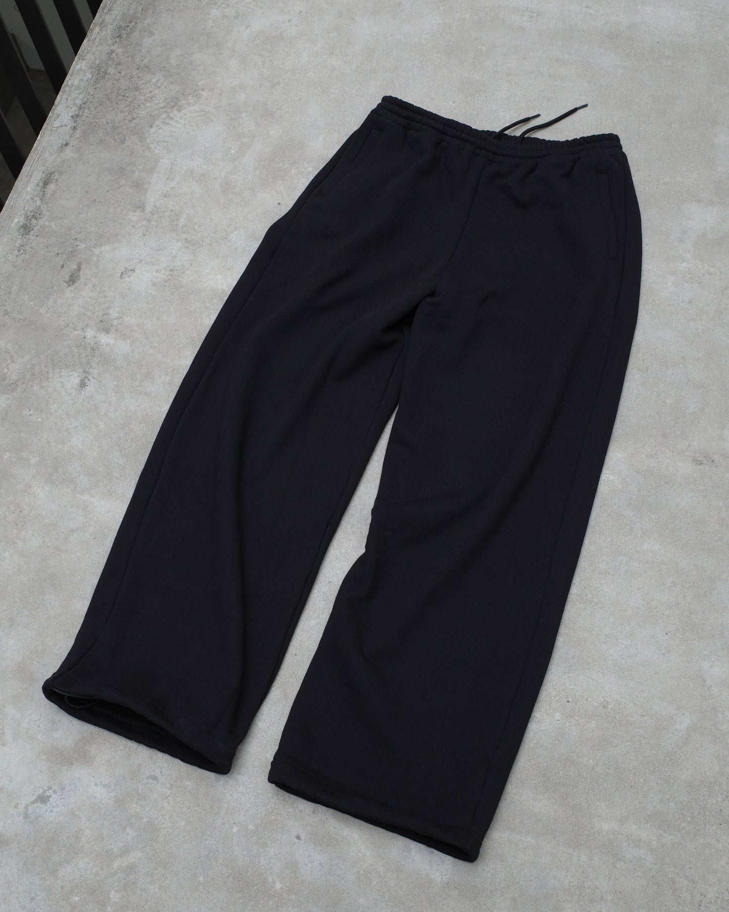 WIDE SWEAT TROUSERS - BLACK