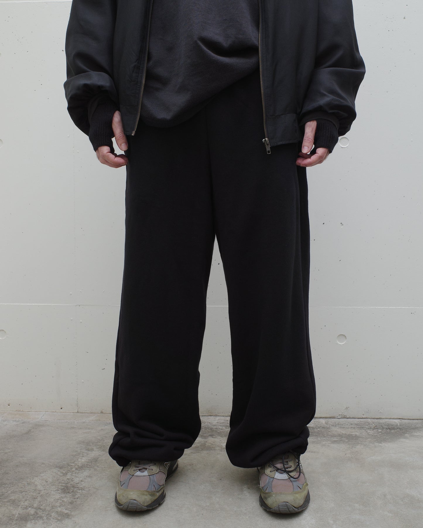 WIDE SWEAT TROUSERS - BLACK