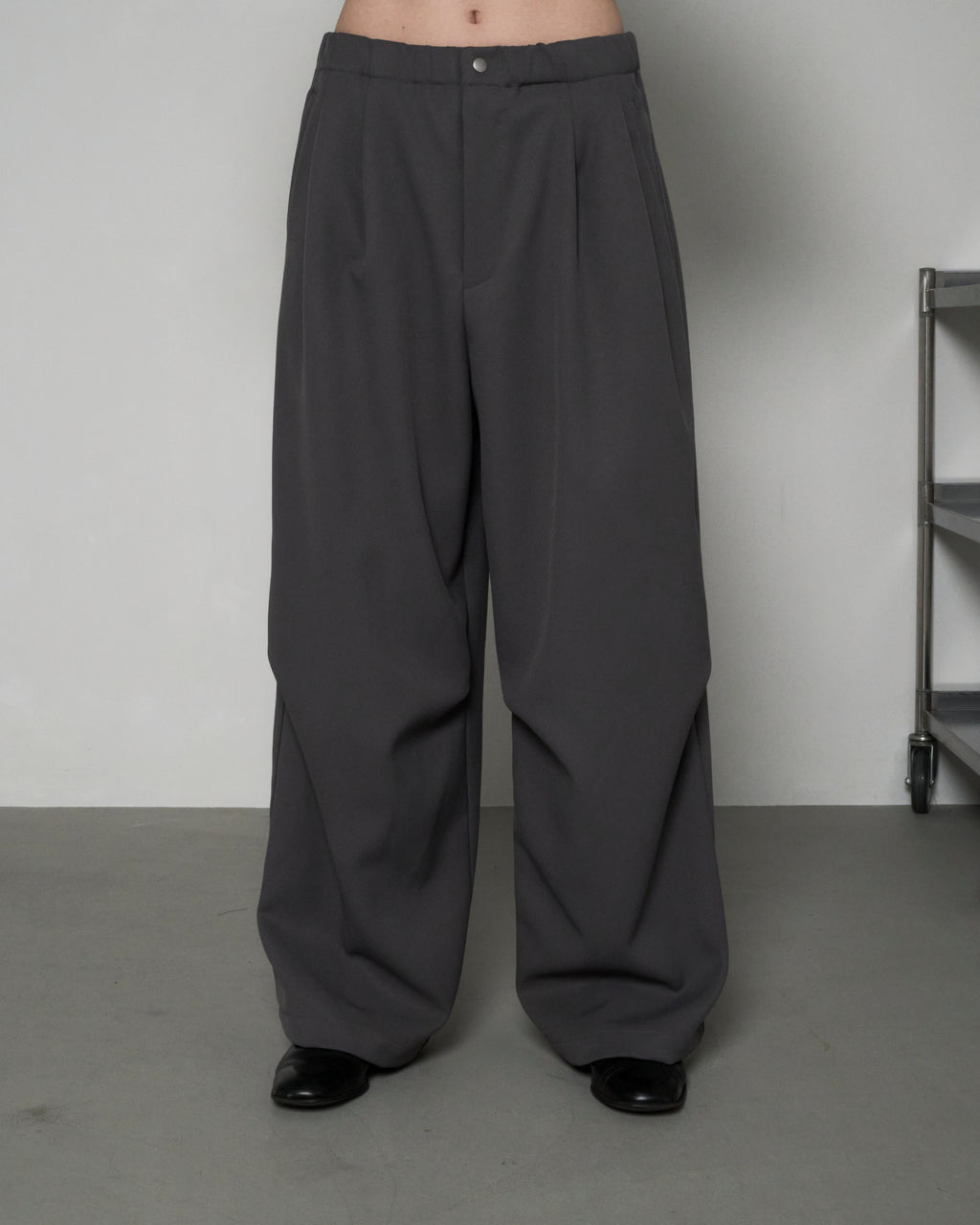DRAPE TUCK PANTS - GREY