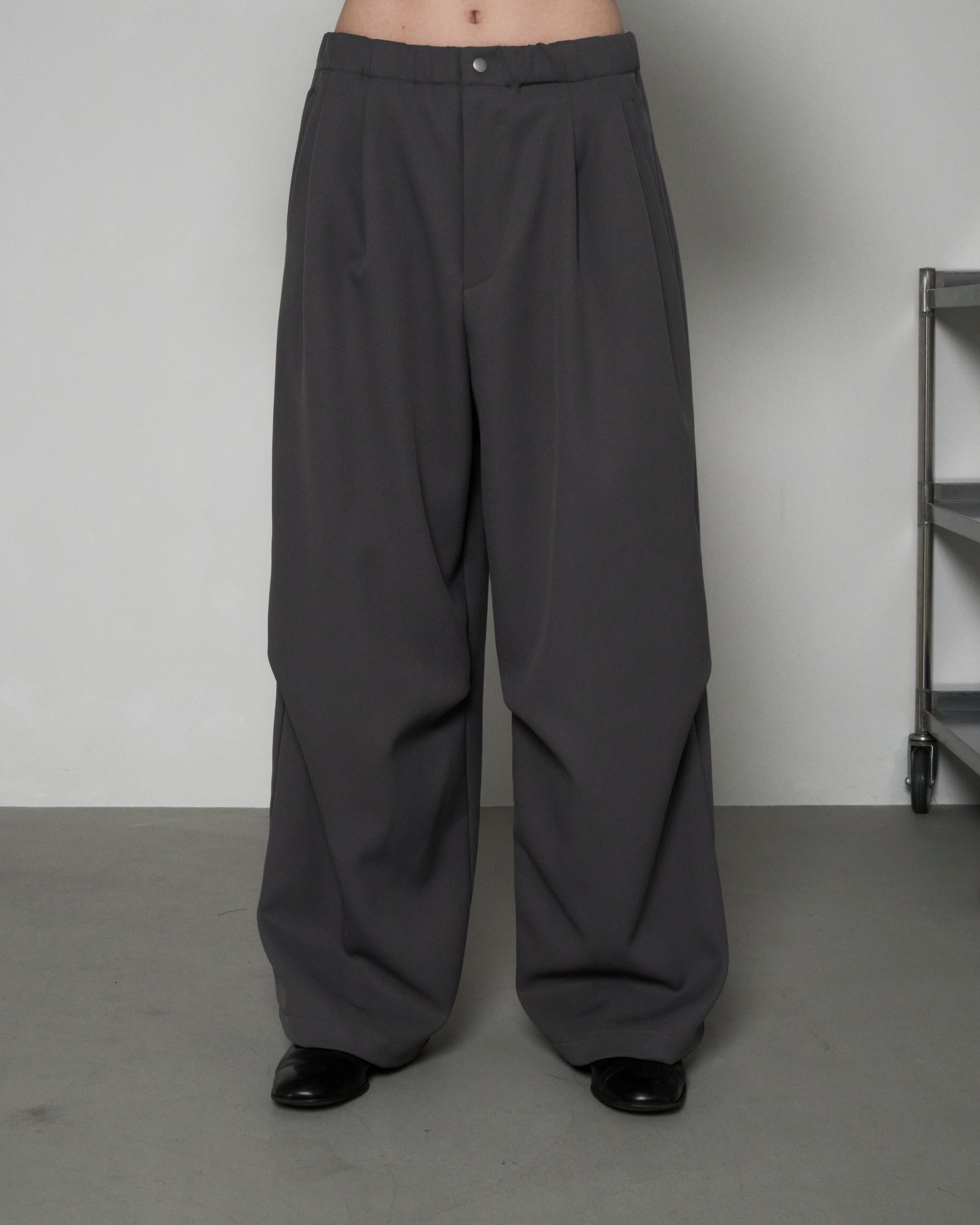 DRAPE TUCK PANTS - GREY