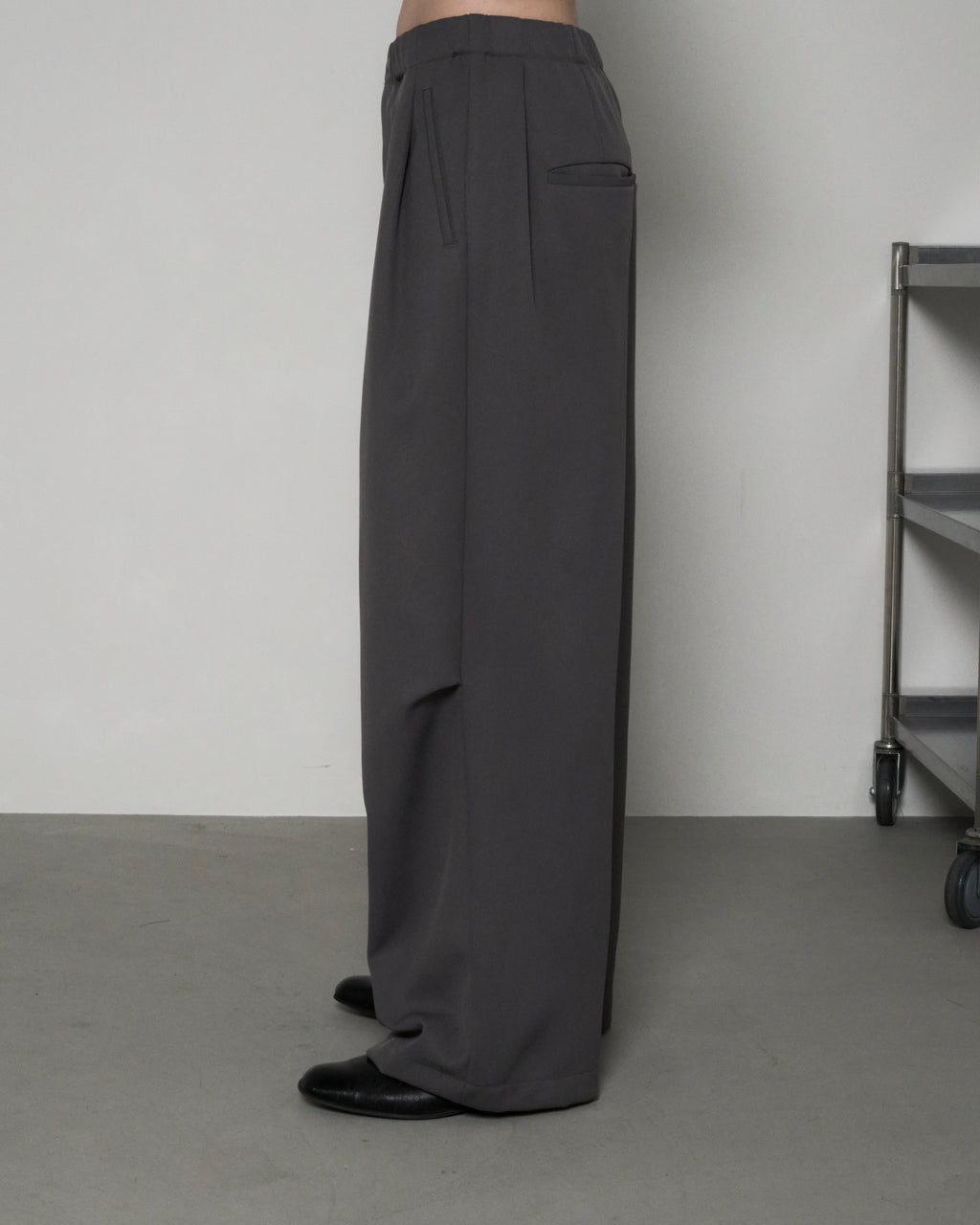 DRAPE TUCK PANTS - GREY
