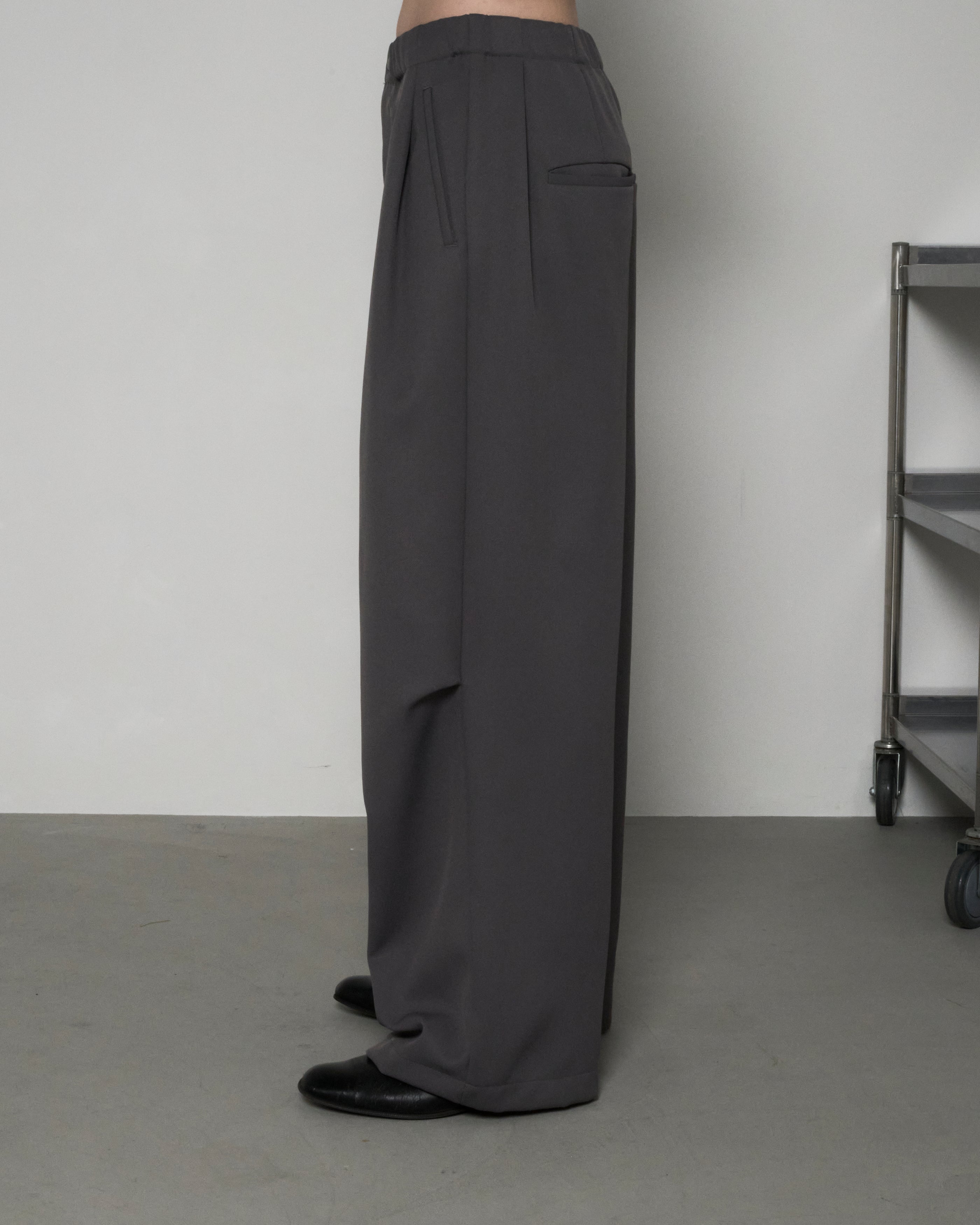DRAPE TUCK PANTS - GREY