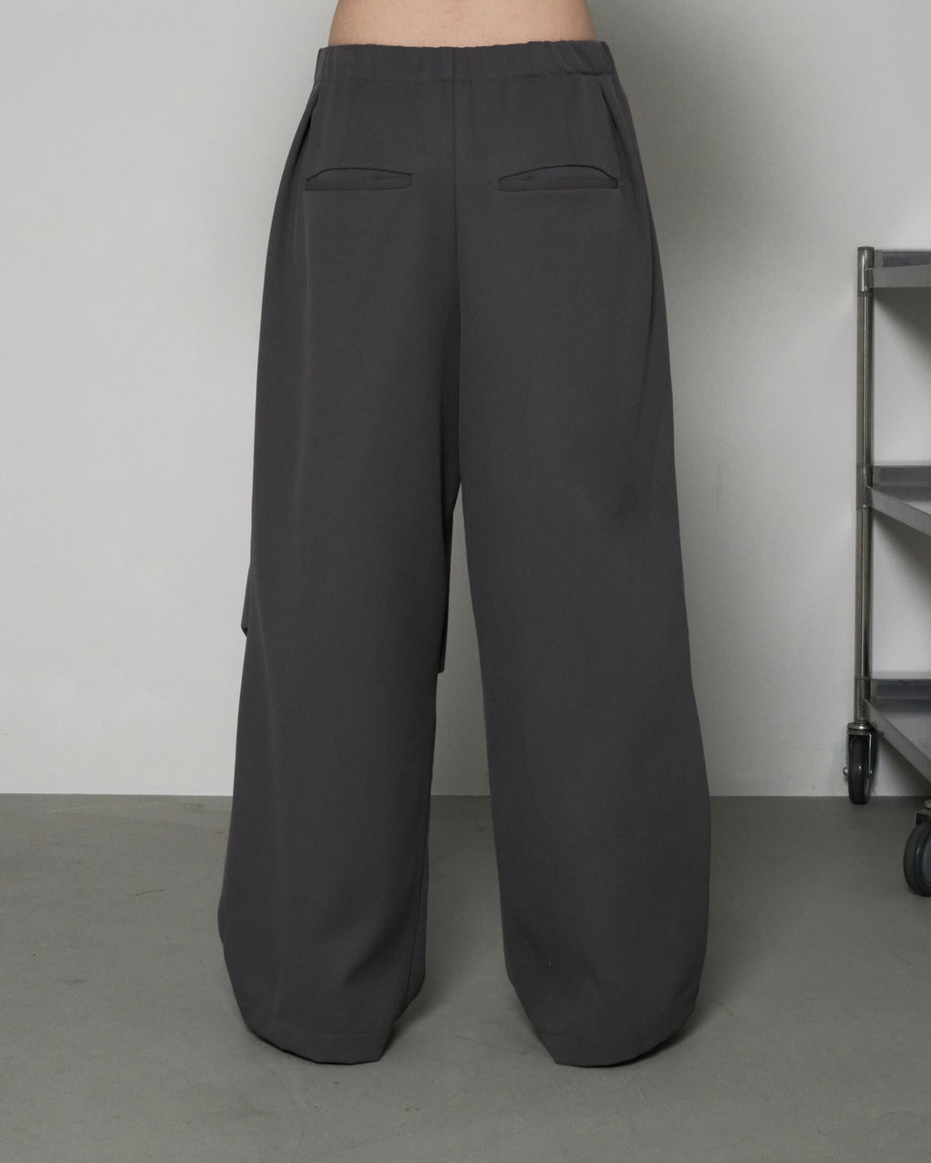 DRAPE TUCK PANTS - GREY