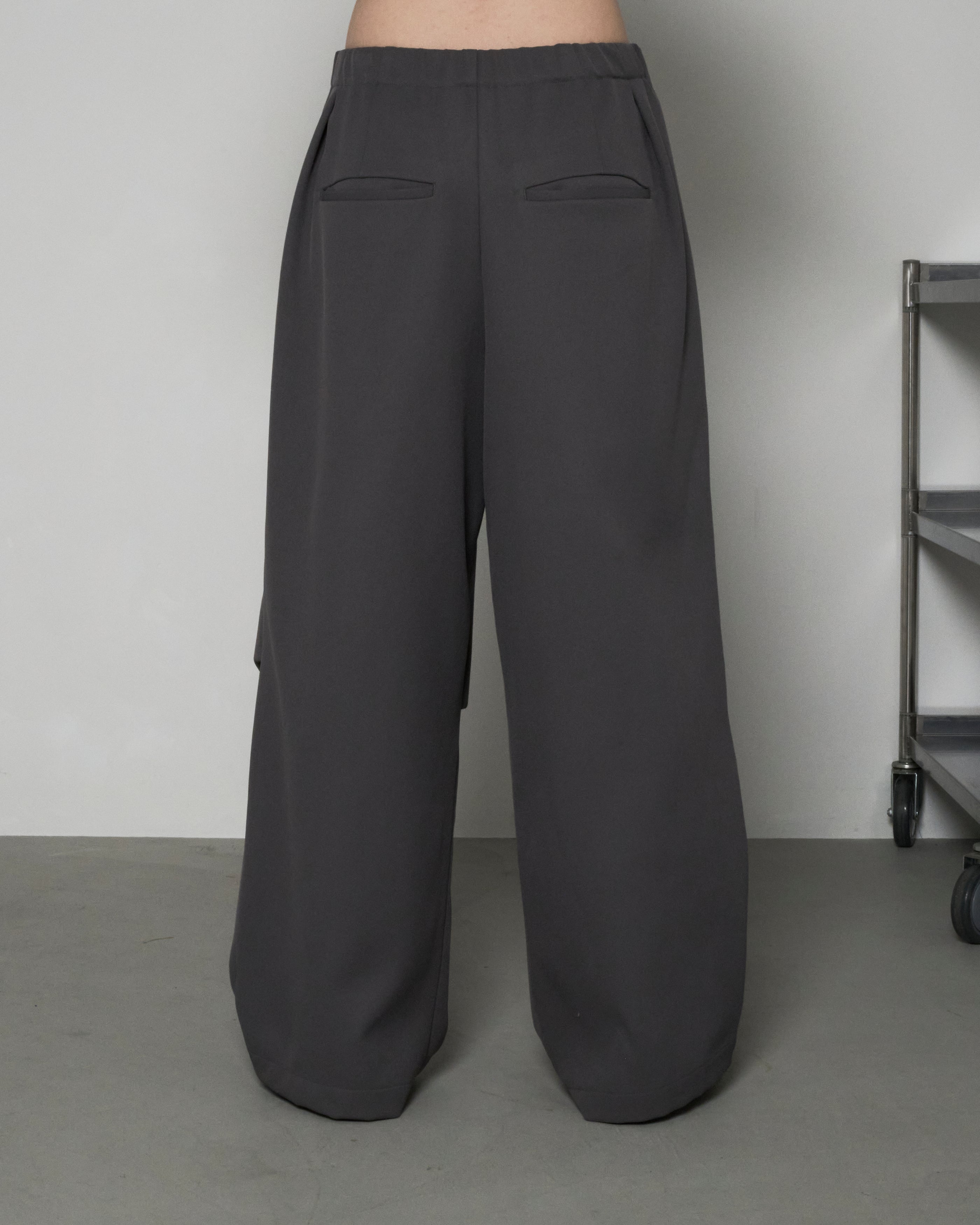 DRAPE TUCK PANTS - GREY