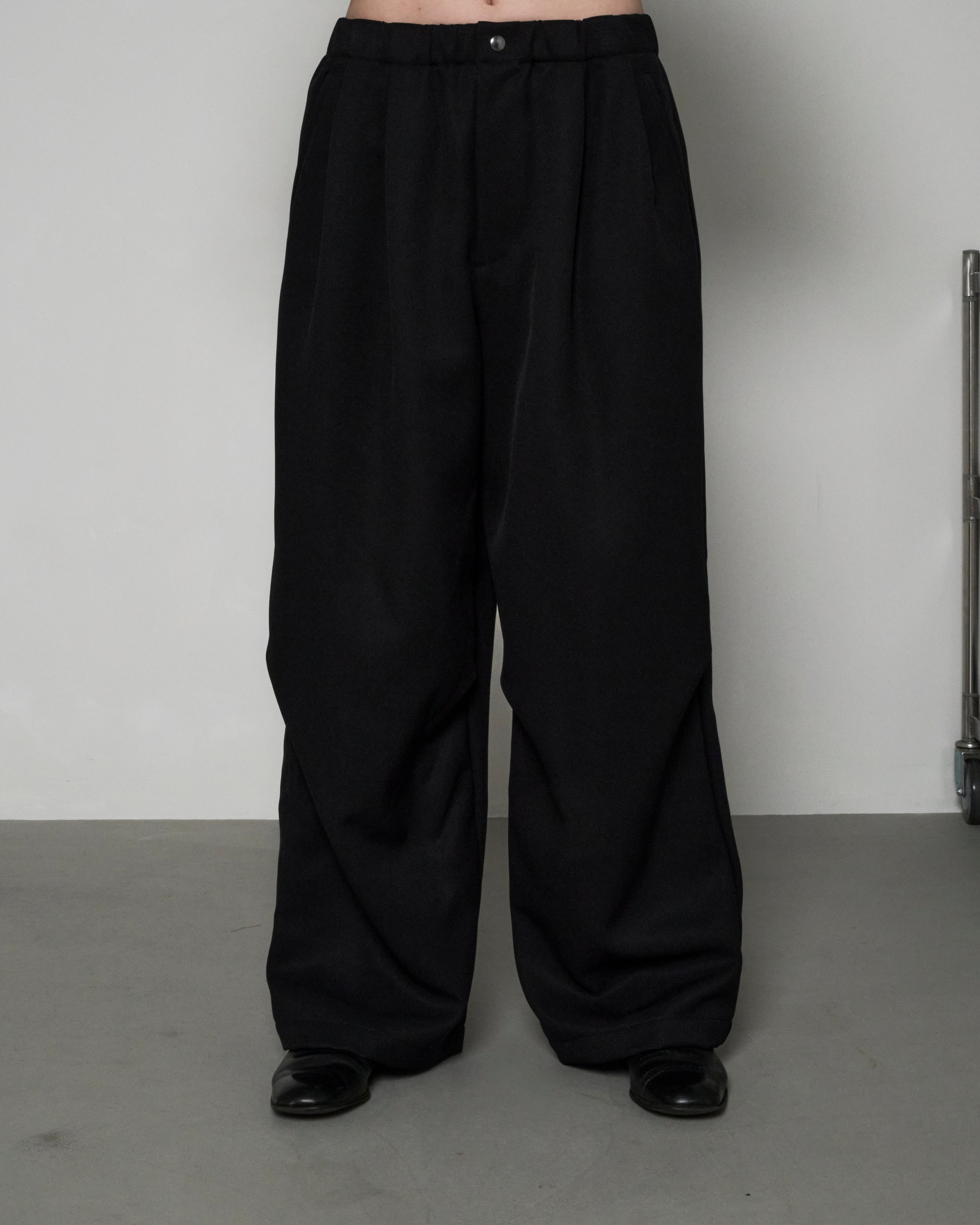 DRAPE TUCK PANTS - BLACK