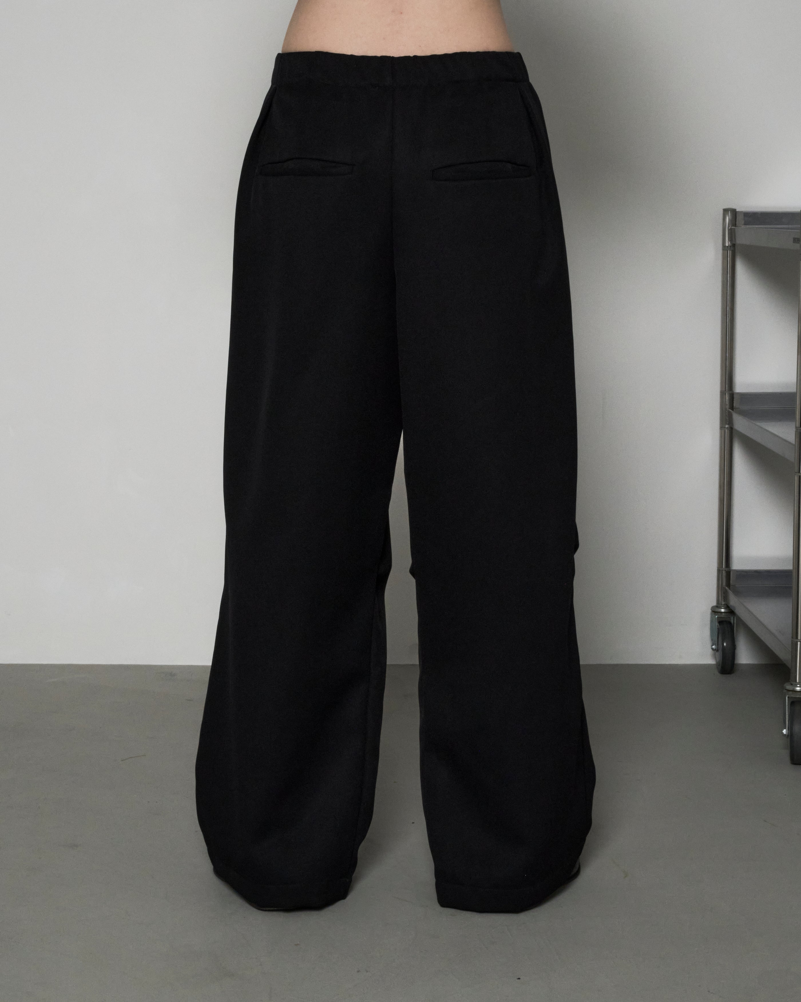 DRAPE TUCK PANTS - BLACK
