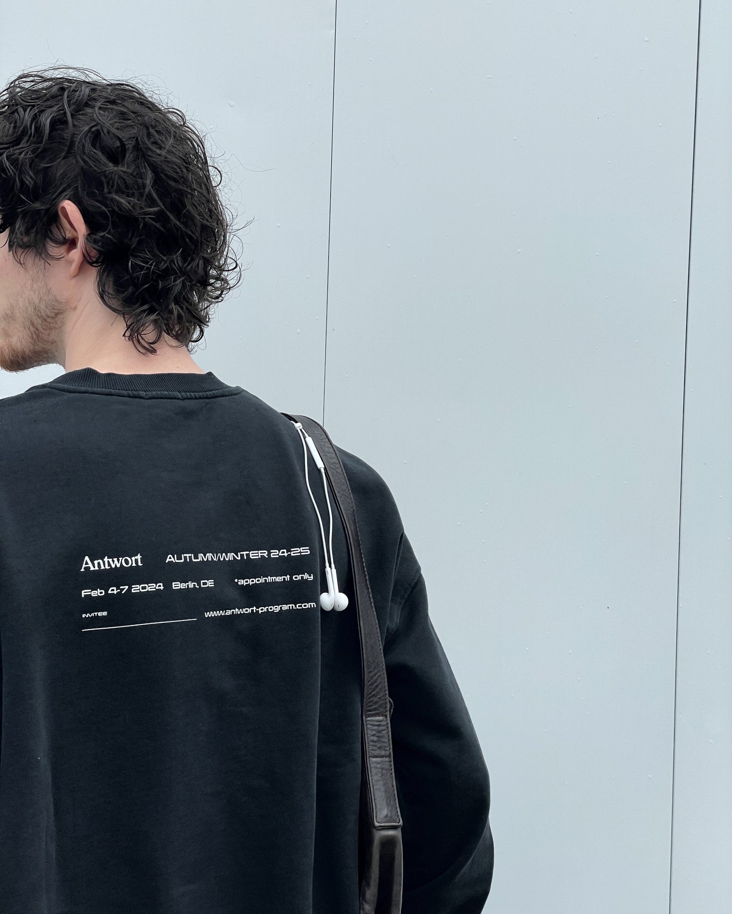 INVITATION SWEATSHIRT - FADE BLACK