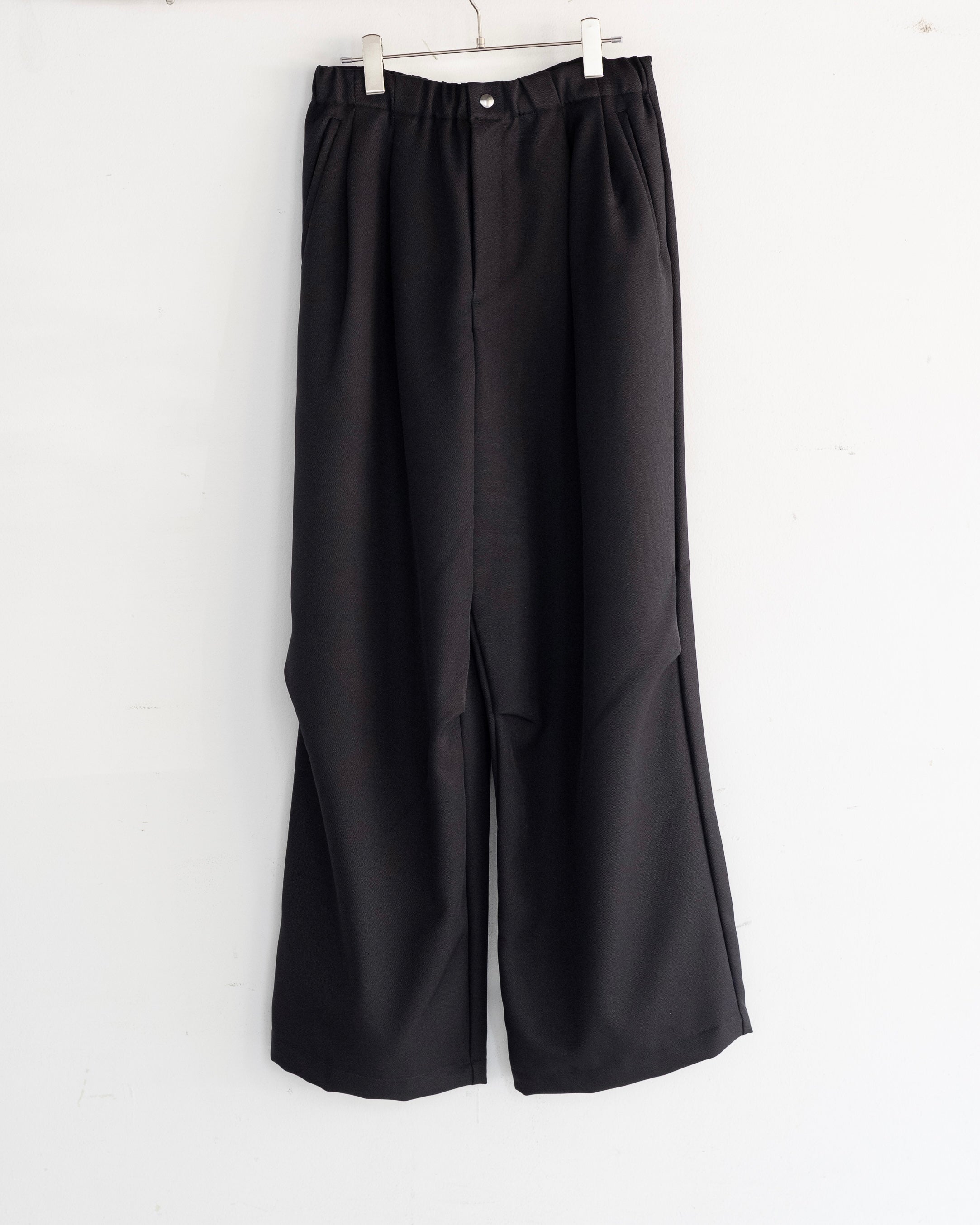 DRAPE TUCK PANTS - BLACK