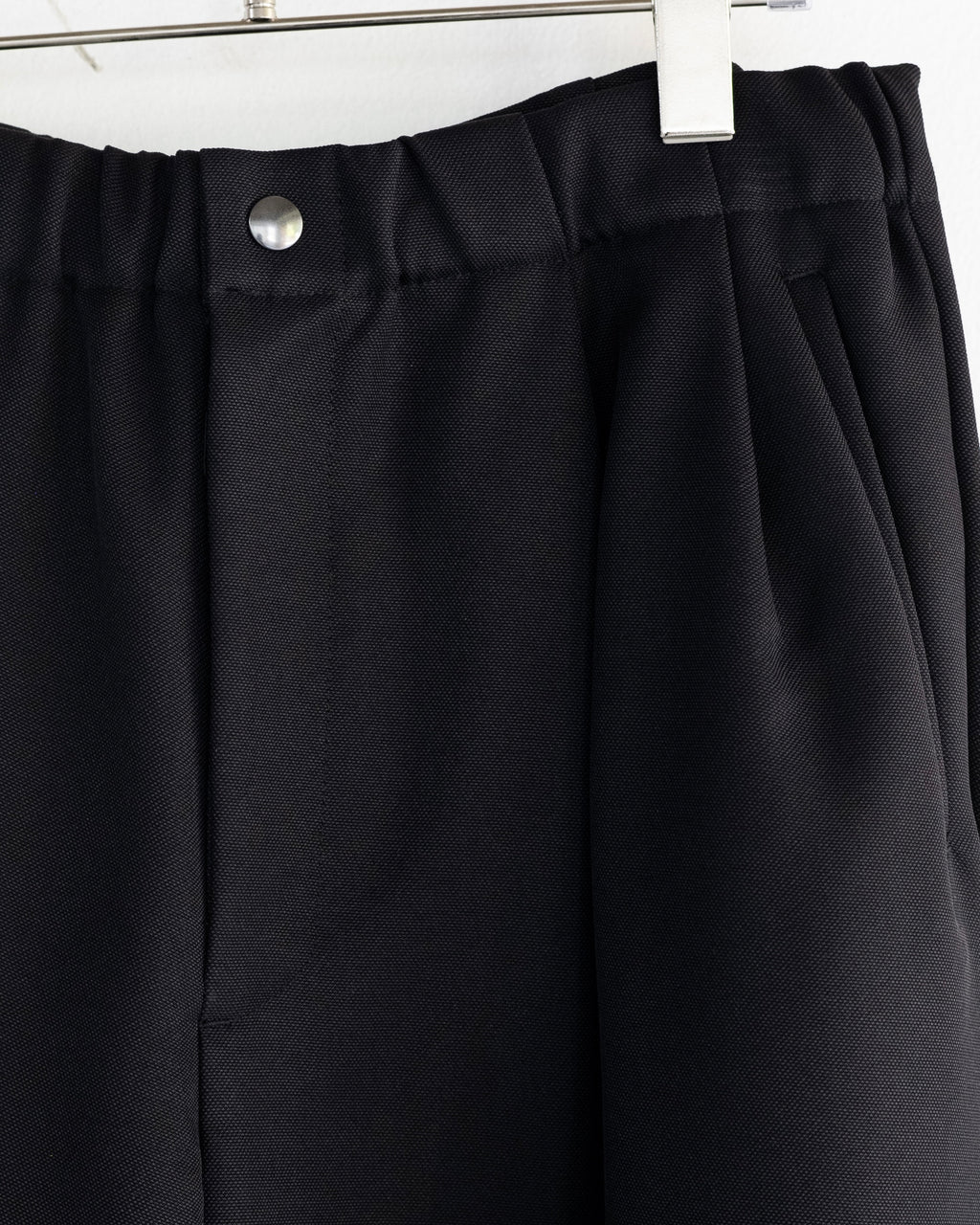 DRAPE TUCK PANTS - BLACK