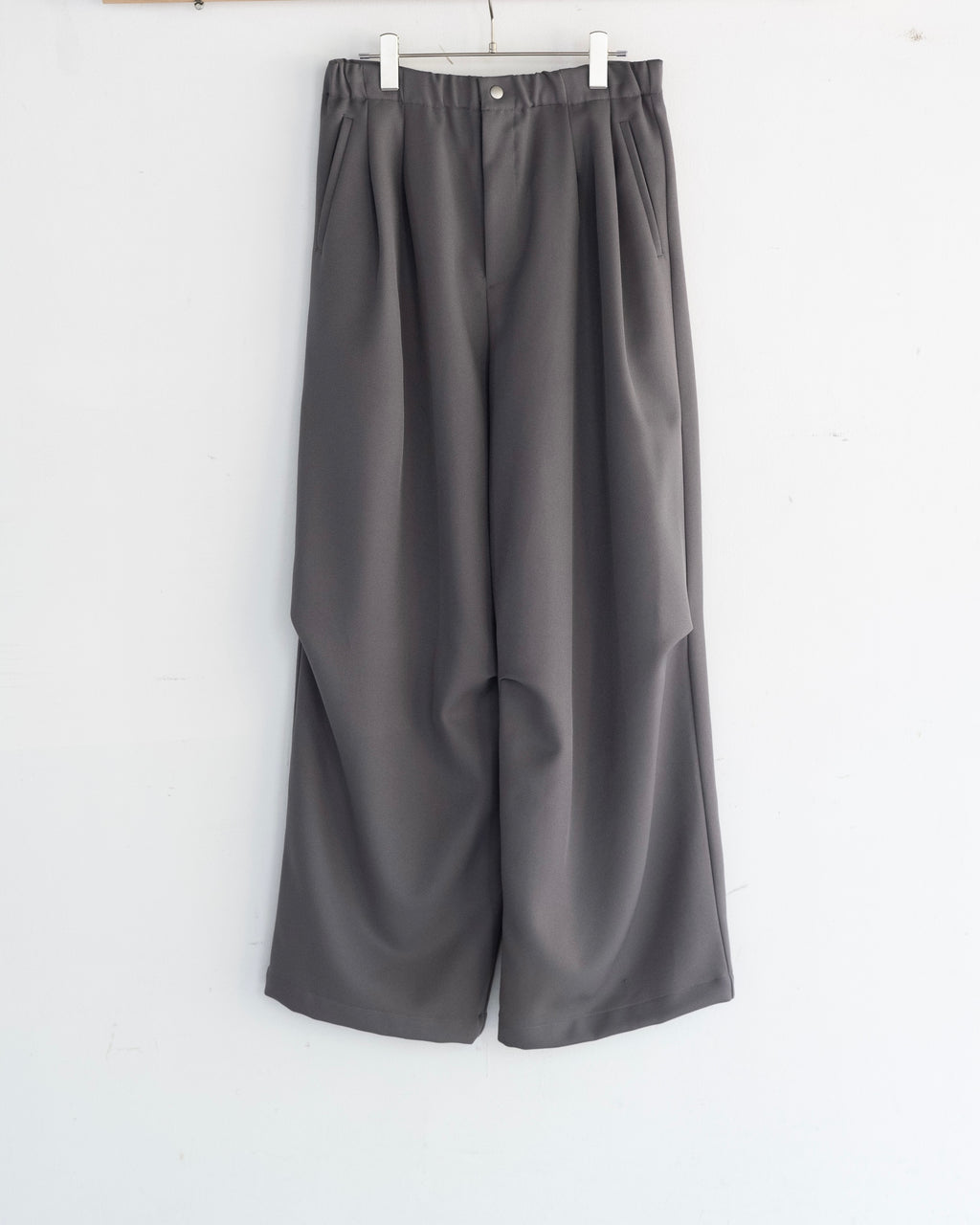 DRAPE TUCK PANTS - GREY