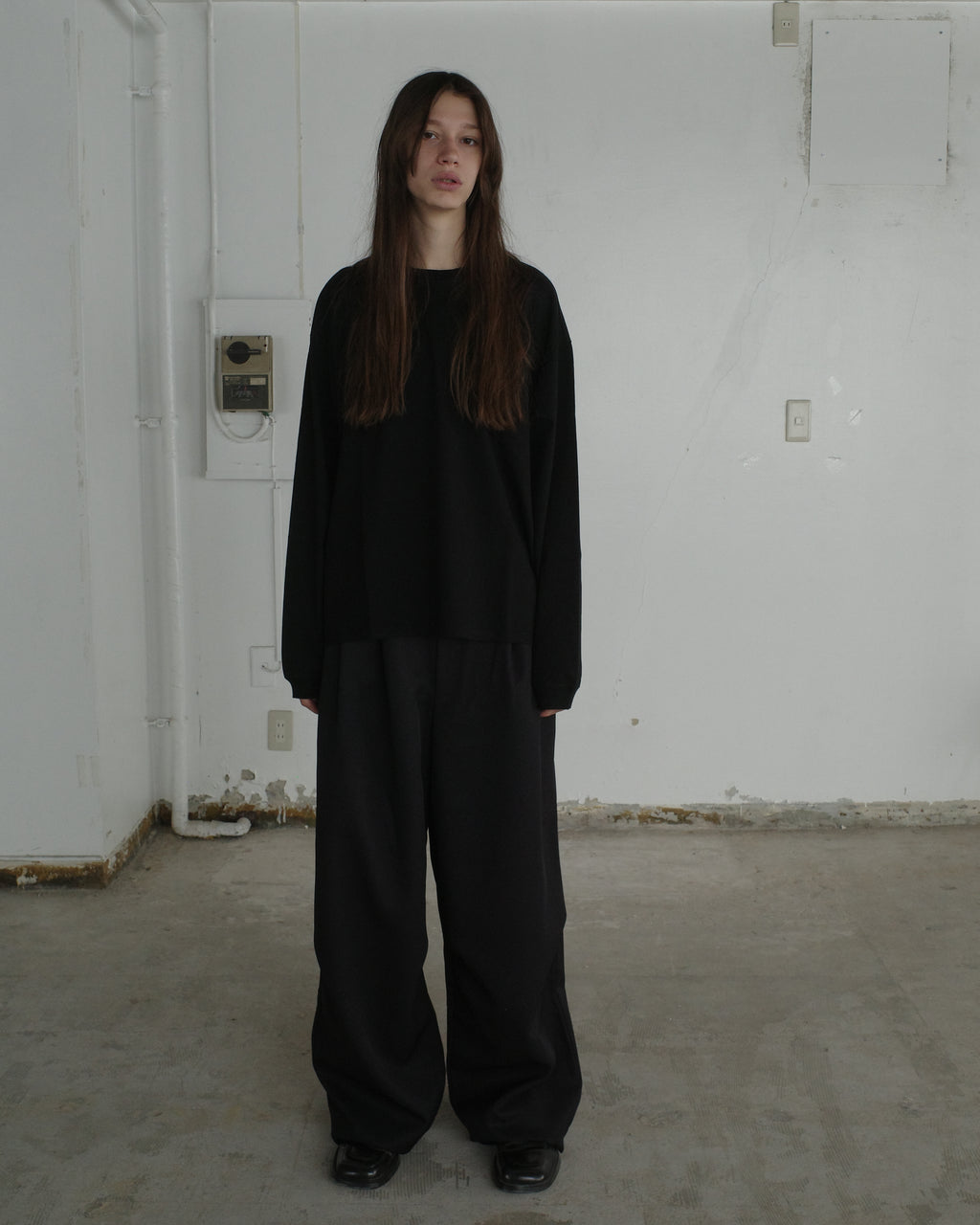 DRAPE TUCK PANTS - BLACK