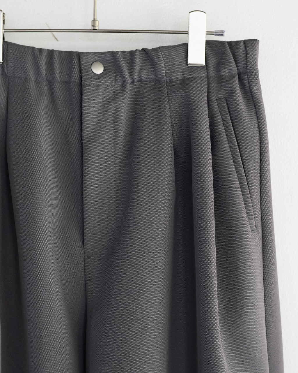 DRAPE TUCK PANTS - GREY