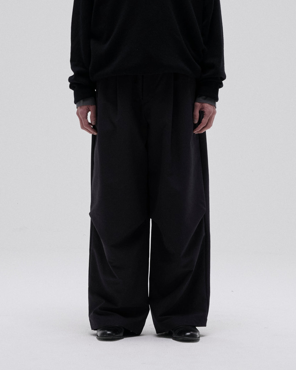 SMOOTH TAFTA DRAPE TUCK PANTS