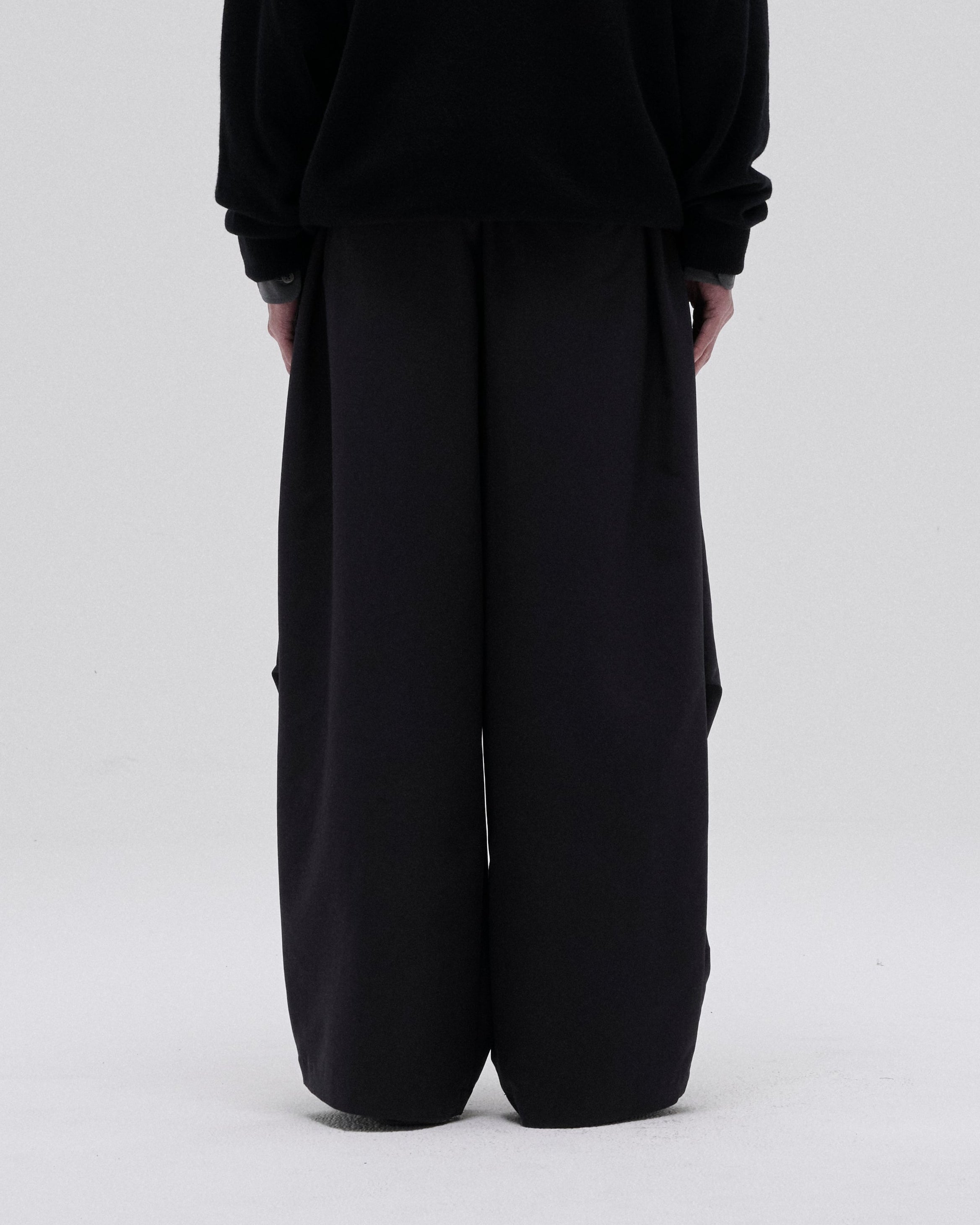 SMOOTH TAFTA DRAPE TUCK PANTS
