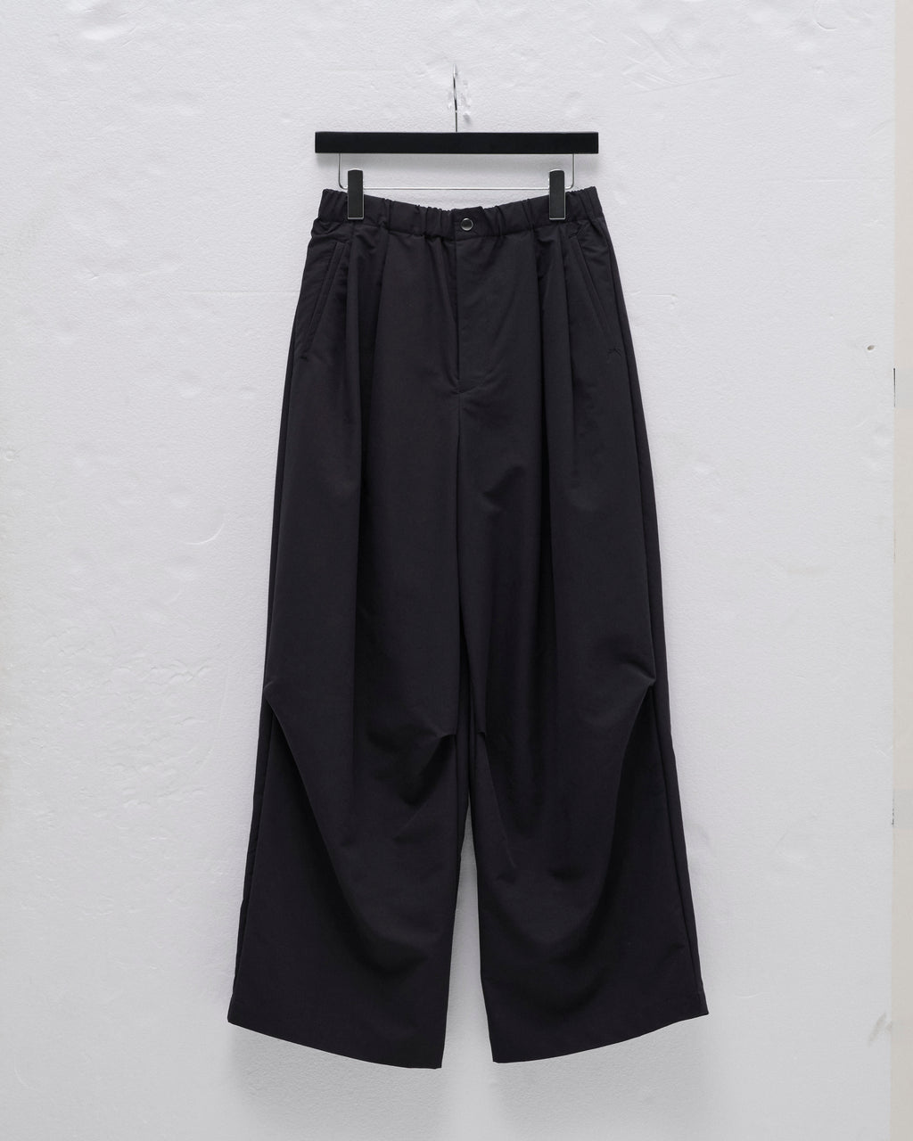 SMOOTH TAFTA DRAPE TUCK PANTS