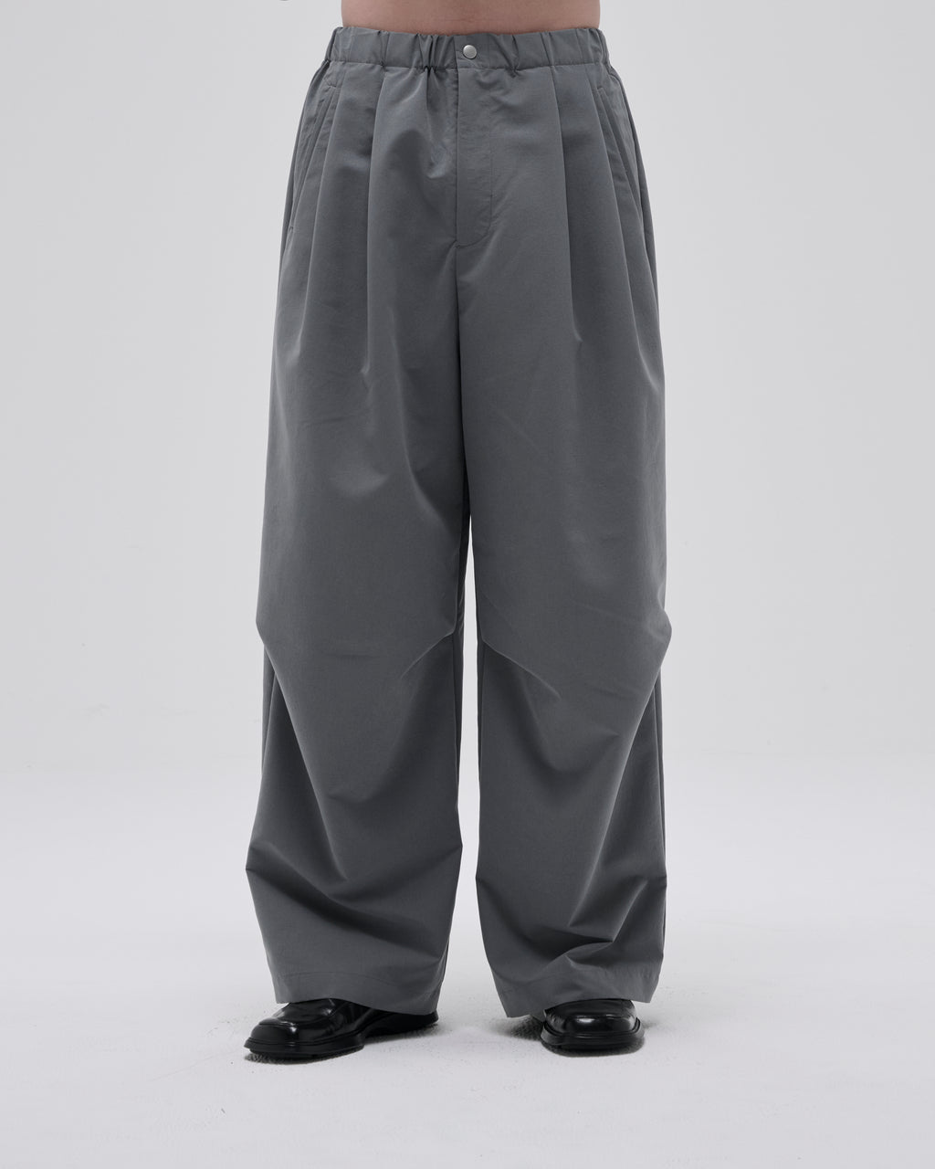 SMOOTH TAFTA DRAPE TUCK PANTS