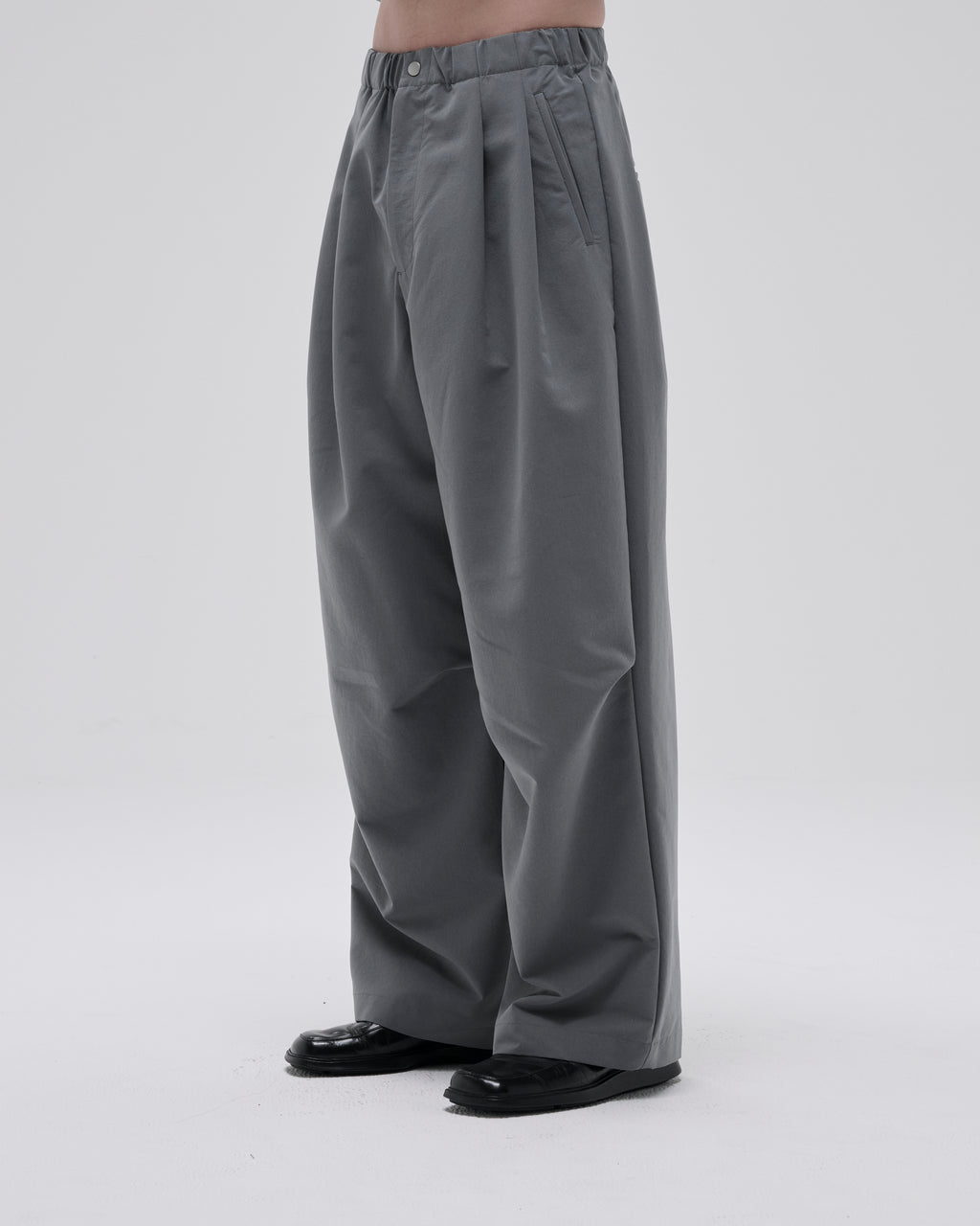 SMOOTH TAFTA DRAPE TUCK PANTS