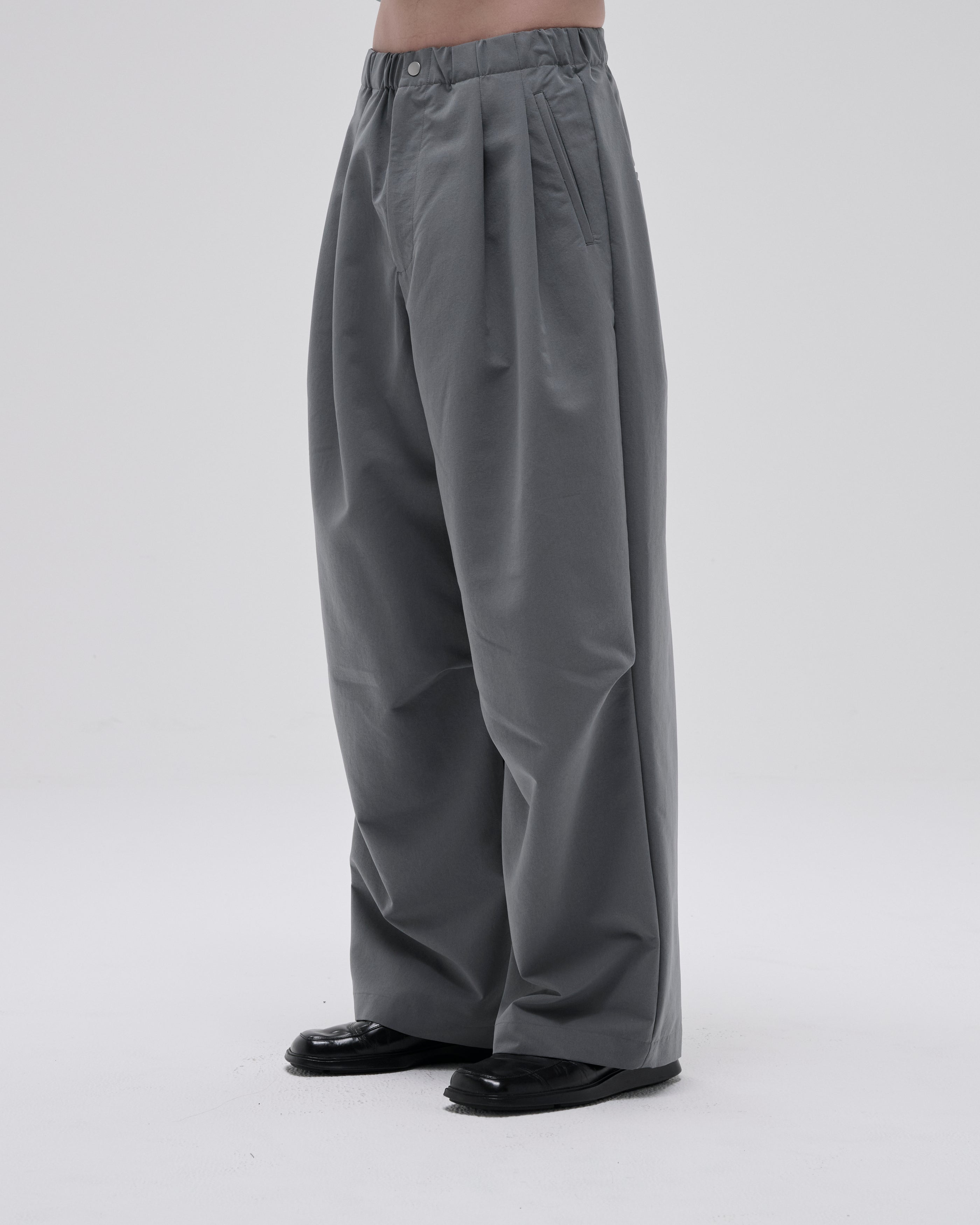 SMOOTH TAFTA DRAPE TUCK PANTS