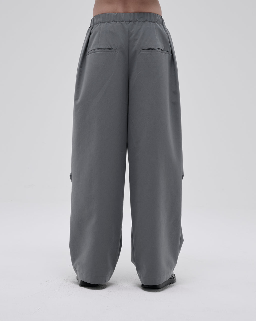 SMOOTH TAFTA DRAPE TUCK PANTS