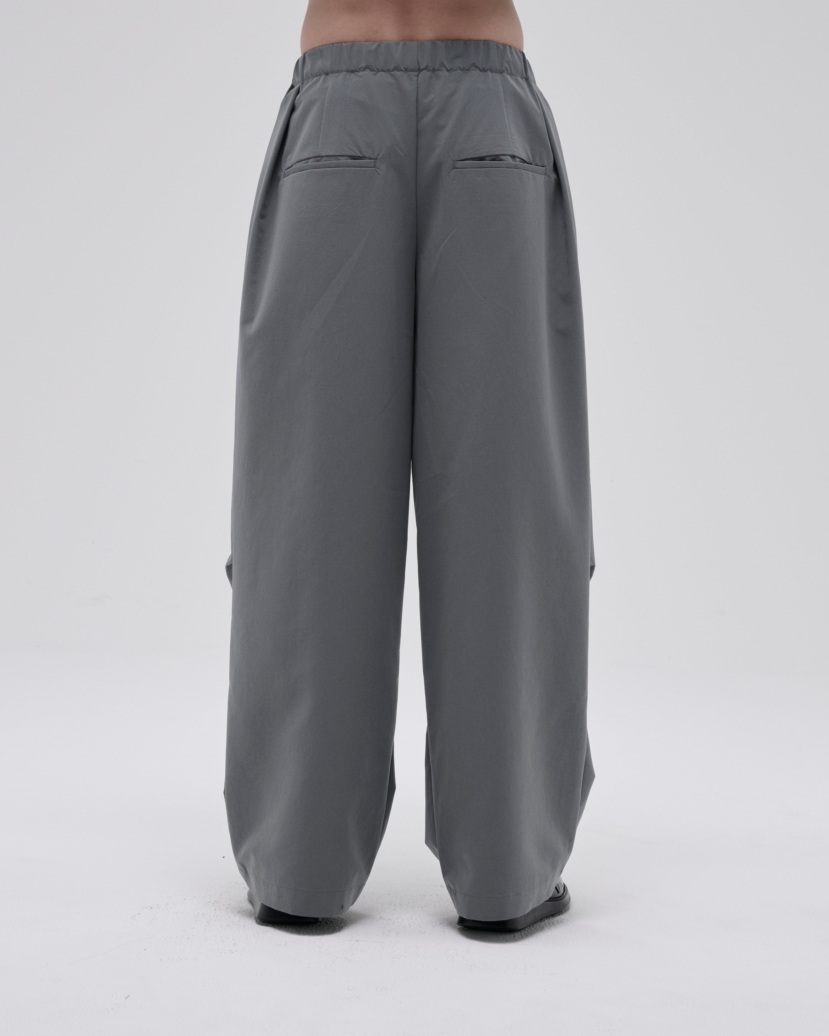 SMOOTH TAFTA DRAPE TUCK PANTS