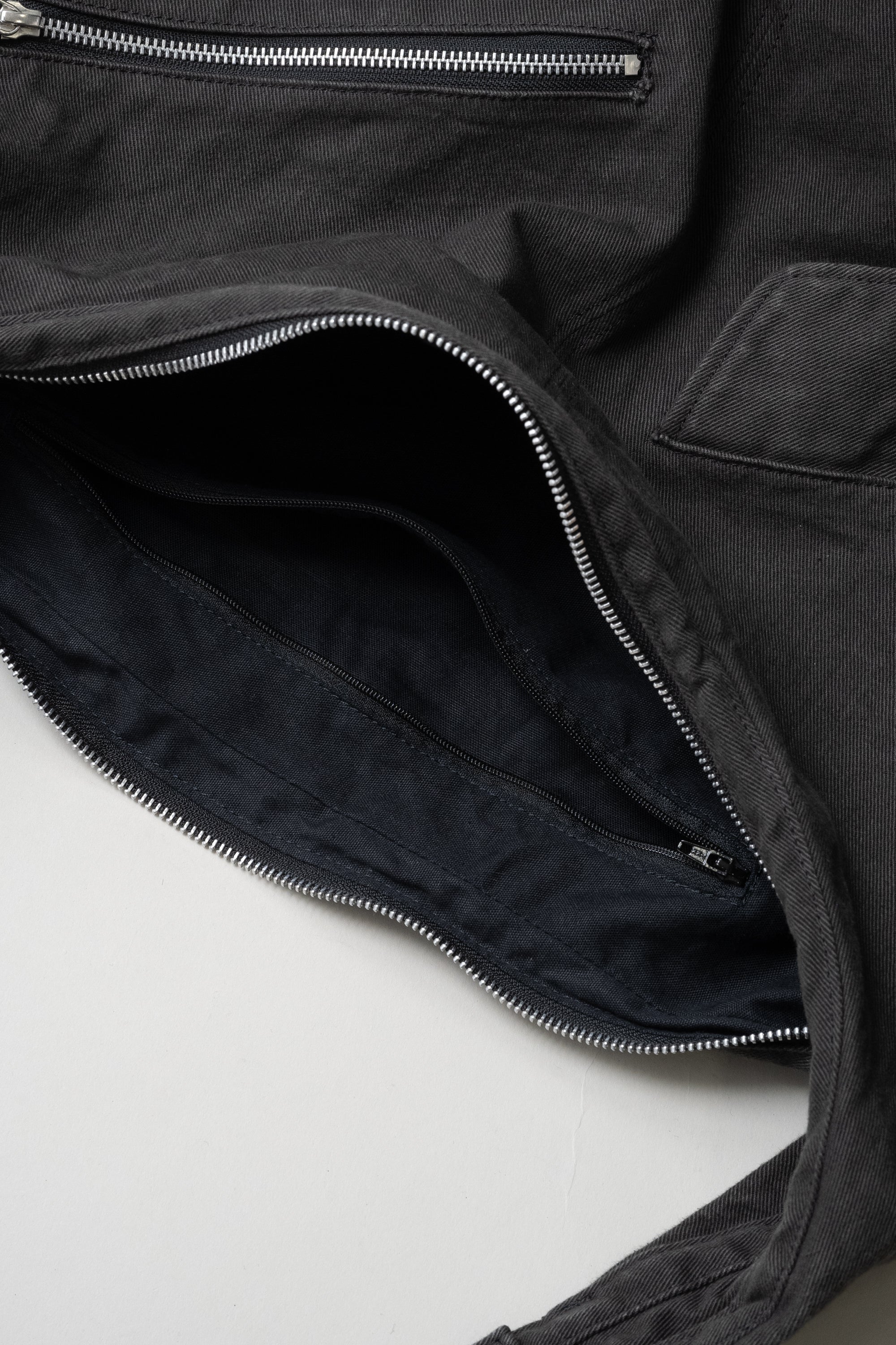SULFUR EDITOR BAG – Antwort