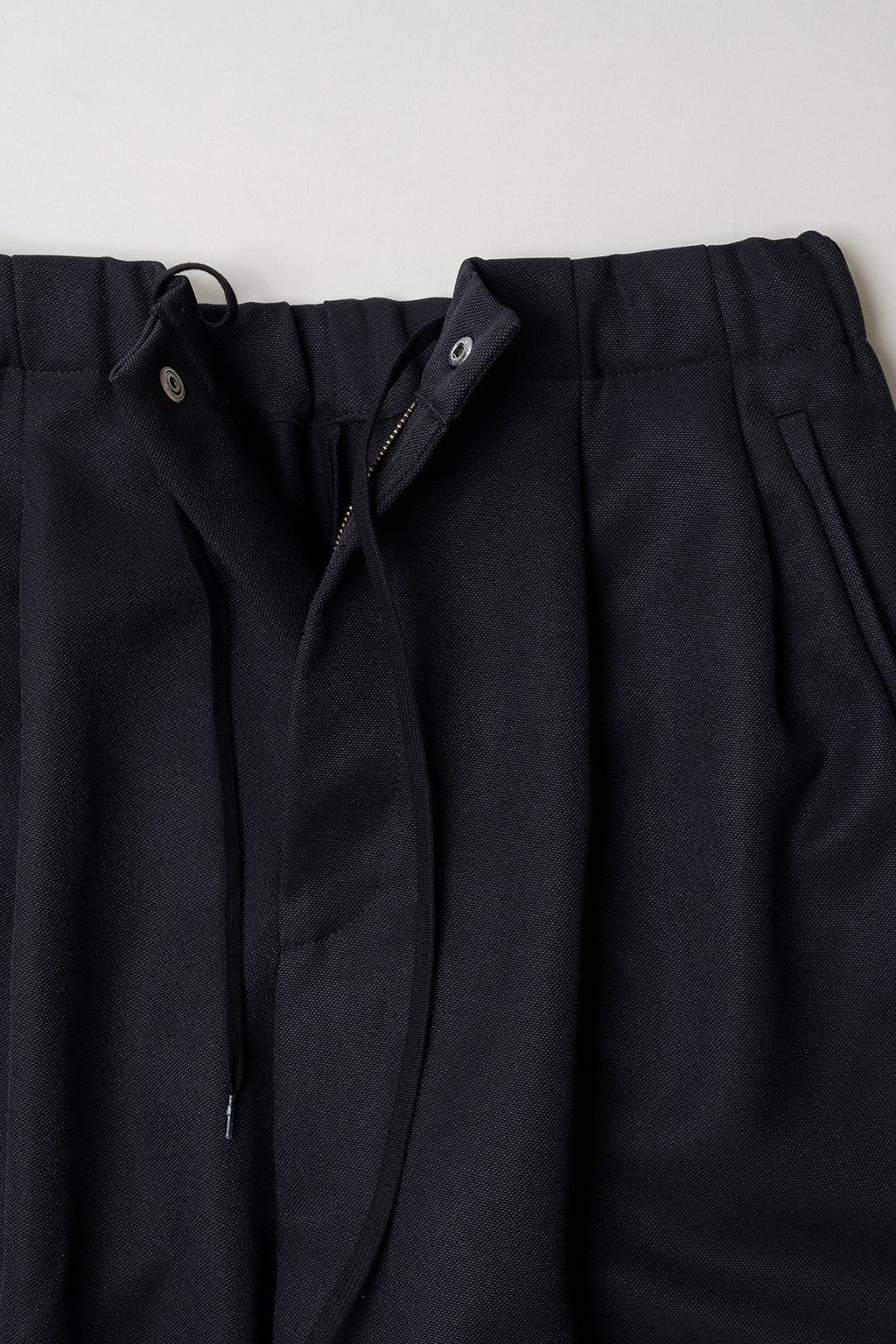 DRAPE TUCK PANTS - BLACK