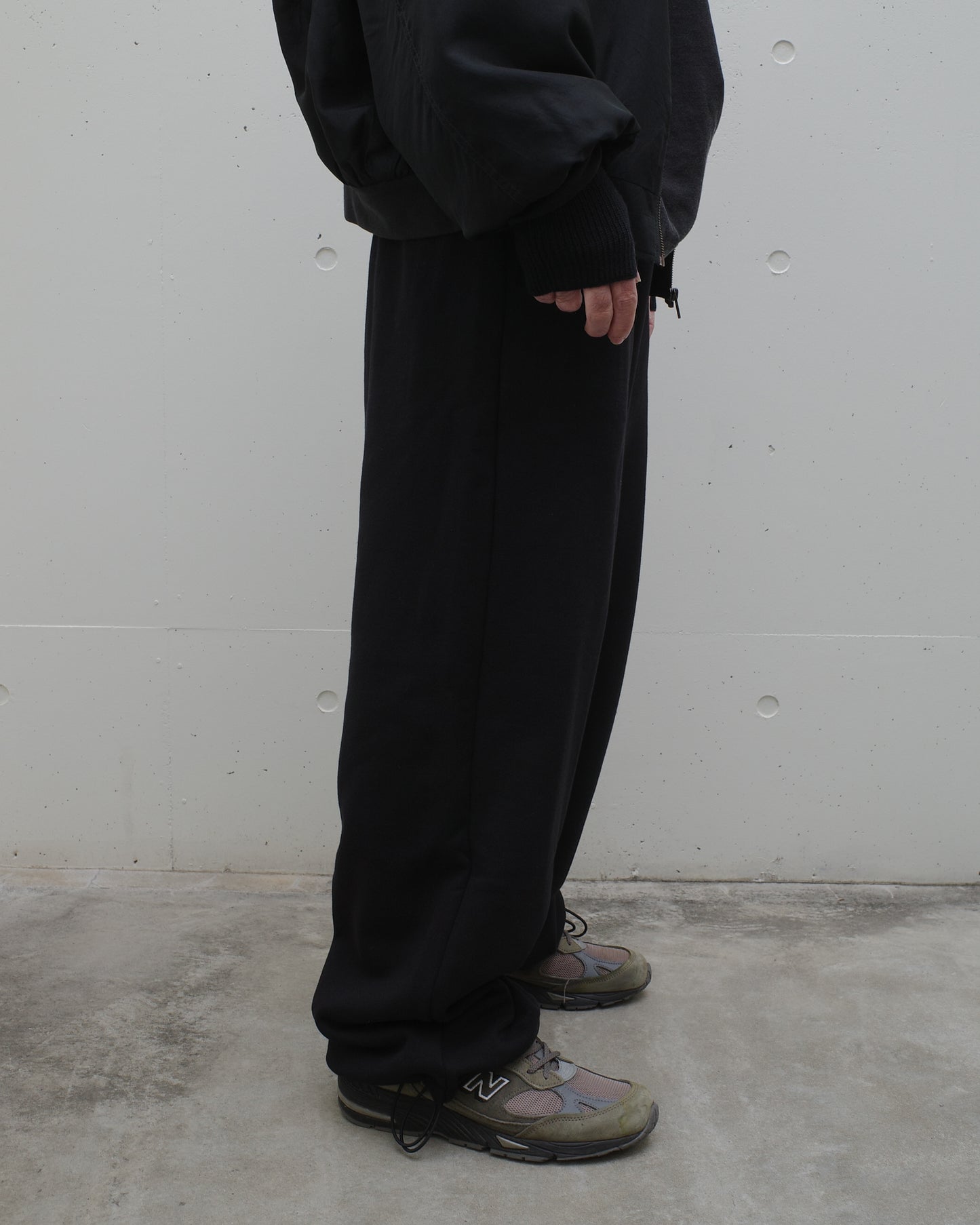 WIDE SWEAT TROUSERS - BLACK